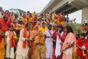 भव्य कलश यात्रा के साथ श्रीमद्भागवत कथा का  शुभारंभ