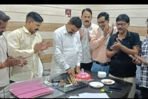 ग्राम प्रधान  एवं मीडिया कर्मियों ने भदपुरा ब्लॉक प्रमुख जन्मदिन धूमधाम से मनाया 