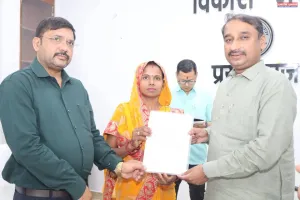 आंगनबाड़ी कार्यकर्त्रियों को मिले नियुक्ति पत्र और स्मार्टफोन, महिला एवं डिजिटल सशक्तिकरण को मिला बढ़ावा।