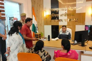 जनसुनवाई में पुलिस अधीक्षक सोनभद्र ने सुनी आमजन की समस्याएं, त्वरित, निष्पक्ष एवं गुणवत्तापूर्ण निस्तारण के दिए निर्देश