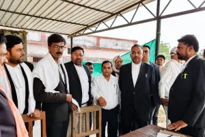 जनपद में फर्जी अधिवक्ताओं एवं मुंशियों के विरुद्ध सोनभद्र बार एसोसिएशन एवं डिस्ट्रिक्ट बार एसोसिएशन ने संयुक्त  रूप से   चलाया  सघन जांच अभियान