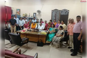 एच.एन.बी. राजकीय स्नातकोत्तर महाविद्यालय में प्रो. दीपक के सम्मान में भावभीनी विदाई।