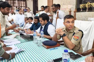 सम्पूर्ण समाधान दिवस में प्रथम आगमन पर शिकायतकर्ताओ की  उमड़ी हुजूम