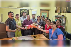 नवागत कार्यक्रम अधिकारी ने पदभार ग्रहण किया।