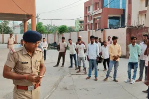 तेज रफ्तार मट्टी लदी ट्रैक्टर ने मोटरसाइकिल में जोरदार टक्कर मारी