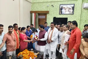  जिला उपाध्यक्ष के आवास पहुंचे राष्ट्रीय प्रवक्ता शाहनवाज हुसैन, उमाशंकर शर्मा का जाना हालचाल।
