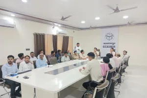 पेंशन योजनाओं का लाभ हर पात्र तक पहुंचाना प्राथमिकता, लंबित प्रकरणों का करें शीघ्र निस्तारण : डीएम