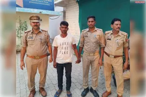थाना लालगंज पुलिस द्वारा ट्रक में क्रूरता पूर्वक बान्धकर वध हेतु ले जाए जा रहे 28 राशि गोवंश बरामद, 01 शातिर गो-तस्कर अवैध तमंचा व कारतूस के साथ गिरफ्तार