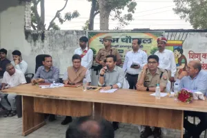 ग्राम चौपाल में जिलाधिकारी व पुलिस अधीक्षक ने सुनी जनसमस्याएं, अधिकारियों को दिए त्वरित समाधान के निर्देश