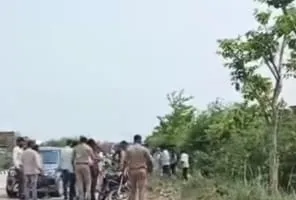 हाईवे किनारे अधजली महिला का शव मिलने से सनसनी, पहचान में जुटी पुलिस।