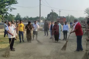 देवी मंदिर परिसर में चलाया गया स्वच्छता अभियान