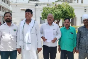 विद्यालय में घुसकर ताला तोड़ा, दस्तावेज व नकदी लेकर फरार; प्रबंधक ने एसपी से लगाई गुहार