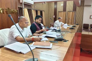 राजस्व वसूली में तेजी लाने के निर्देश, जिलाधिकारी ने की कर-करेत्तर एवं राजस्व कार्यों की समीक्षा