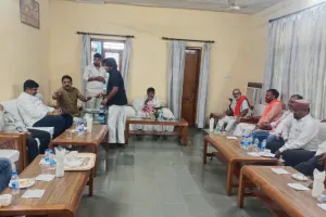 जनता दरबार में गूंजी कुलडोमरी के लेखपाल के खिलाफ शिकायत,  दिये जांच के निर्देश