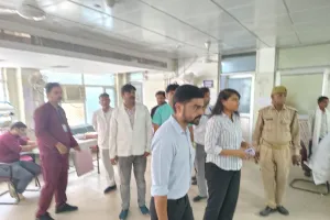 अपर नगर मजिस्ट्रेट ने स्वरूपरानी नेहरू चिकित्सालय का किया औचक निरीक्षण।