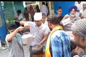 नैनी गुरुद्वारा सहित कई जगहो पर प्रसाद  वितरित हुआ।