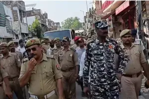 मोहर्रम की तैयारियों में जुटा प्रशासन, यातायात पुलिस व नगर निगम का संयुक्त अतिक्रमण विरोधी अभियान।
