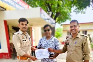 महराजगंज तराई पुलिस ने साइबर ठगी के शिकार युवक को दिलाए 65 हजार रुपये वापस