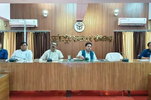 नवीन व्यवस्था अन्तर्गत सी0एम0 डैशबोर्ड के माध्यम से जिलाधिकारी ने की विकास कार्यों की समीक्षा बैठक