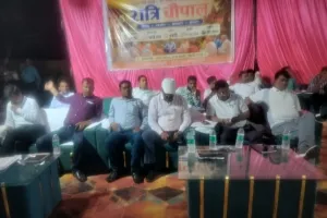 रात्रि चौपाल में ग्रामीणों ने रखीं समस्याएं, अधिकारियों ने योजनाओं की दी जानकारी