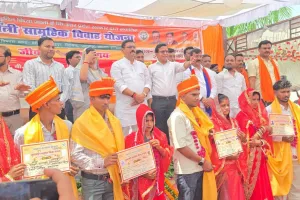 मुख्यमंत्री सामूहिक विवाह कार्यक्रम में बंधे नवजीवन के पवित्र बंधन, सांसद डॉ. विनोद बिंद ने दी शुभकामनाएं।