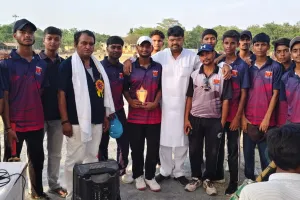 सोनभद्र कप क्रिकेट प्रतियोगिता में खिलाड़ियों ने किया शानदार प्रदर्शन