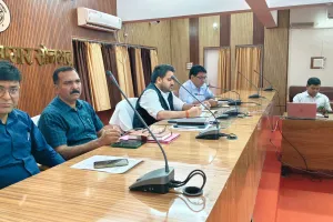 मतदेय स्थलों के भौतिक सत्यापन को लेकर जिला निर्वाचन अधिकारी ने की समीक्षा बैठक