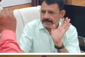 कप्तानगंज बीडीओ का भ्रष्टाचार उजागर होते ही बौखला गए बीडियो मीडिया कर्मी की बदसलूकी 