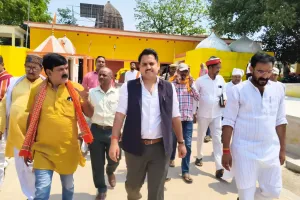 जिलाधिकारी ने गोठानी शिव मंदिर में की पूजा-अर्चना, पर्यटन विकास कार्यों का किया निरीक्षण
