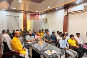 नगरपालिका परिषद पडरौना में सुना गया प्रधानमंत्री मोदी के 'मन की बात' का 135वां एपिसोड