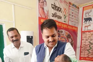जिलाधिकारी ने प्राथमिक विद्यालय लोढ़ी में नवजात शिशु को पोलियो की खुराक पिलाकर किया सघन पल्स पोलियो महाअभियान का शुभारंभ