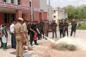 आगजनी की बढ़ती घटनाओं के दृष्टिगत अग्निशमन विभाग द्वारा राजकीय मेडिकल कॉलेज में जागरूकता कार्यक्रम आयोजित