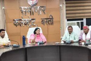 जिलाधिकारी/जिला निर्वाचन अधिकारीकी अध्यक्षता में मान्यता प्राप्त राजनैतिक दलों के अध्यक्षों एवं प्रतिनिधियों के साथ कलेक्टेट सभागार मेेें बैठक आयोजित की गयी ।