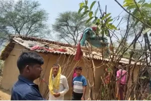 संदिग्ध परिस्थिति में लटका मिला युवक का शव, परिजनों में मचा कोहराम