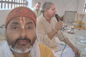 अग्निमंथन से निकली ज्वाला,हवन कुंड में 251 जड़ी बूटियों से निर्मित हवन सामग्री से दी गई आहुति