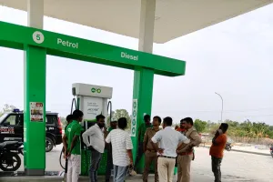 जीओ पेट्रोल पम्प पर माप को लेकर दोनों पक्षों में  तीखी नोकझोक, मौके पर पहुंची पुलिस