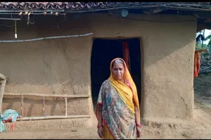 पलामू माओवादी की आतंक में पति की हत्या, 19 वर्षों से दर-दर भटक रही विधवा महिला