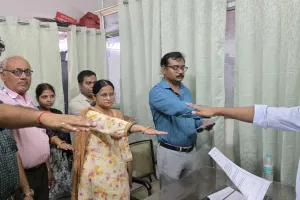 जिले के सभी विभागों के कार्यालयों में शपथ ग्रहण कार्यक्रम हुआ आयोजित