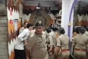 कानपुर में घंटाघर के सूर्या होटल में प्रेमी-प्रेमिका ने विषैला पदार्थ खाकर की आत्महत्या 