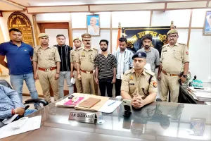 फर्जी डिग्रियां, सरकारी दस्तावेज तैयार करने वाले तीन साईबर कैफे संचालकों को पुलिस ने किया गिरफ्तार 