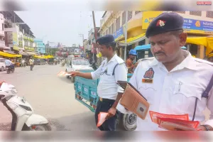 यातायात पुलिस ने चलाया सड़क सुरक्षा जागरूकता अभियान