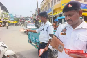 यातायात पुलिस ने चलाया सड़क सुरक्षा जागरूकता अभियान
