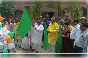 प्रभारी मंत्री ओम प्रकाश राजभर ने कलेक्ट्रेट परिसर से संचारी रोग नियंत्रण एवं 'सम्भव अभियान 6.0' का किया शुभारंभ