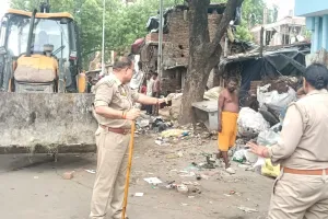नैनी में अतिक्रमण के खिलाफ चला अभियान, दो दिन में कब्जा हटाने की चेतावनी