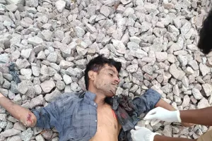दुकान से सामान लेने गए युवक पर जानलेवाहमला।