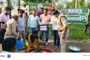 रुद्राक्ष, चंदन व मौलश्री समेत 51 पौधे रोपे, पूर्व विधायक को चंदन का पौधा भेंट कर किया सम्मानित