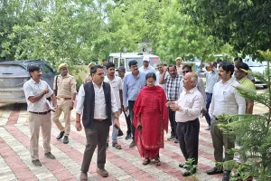 जिलाधिकारी  ने  किया राजकीय जिला पुस्तकालय का  औचक निरीक्षण