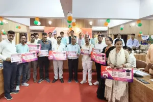 मुख्यमंत्री शिक्षक कैशलेस चिकित्सा योजना का शुभारंभ, कलेक्ट्रेट सभागार में मुख्यमंत्री के संबोधन का हुआ सजीव प्रसारण