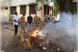 'ऑपरेशन दहन' के तहत प्रयागराज पुलिस ने 3.83 करोड़ रुपये का 766.67 किलो गांजा जलाकर किया नष्ट।