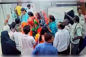 निःशुल्क चिकित्सा एवं जांच शिविर मे 230 लोगों को चश्मे व 300 लोगों को वितरित किए गए छाते